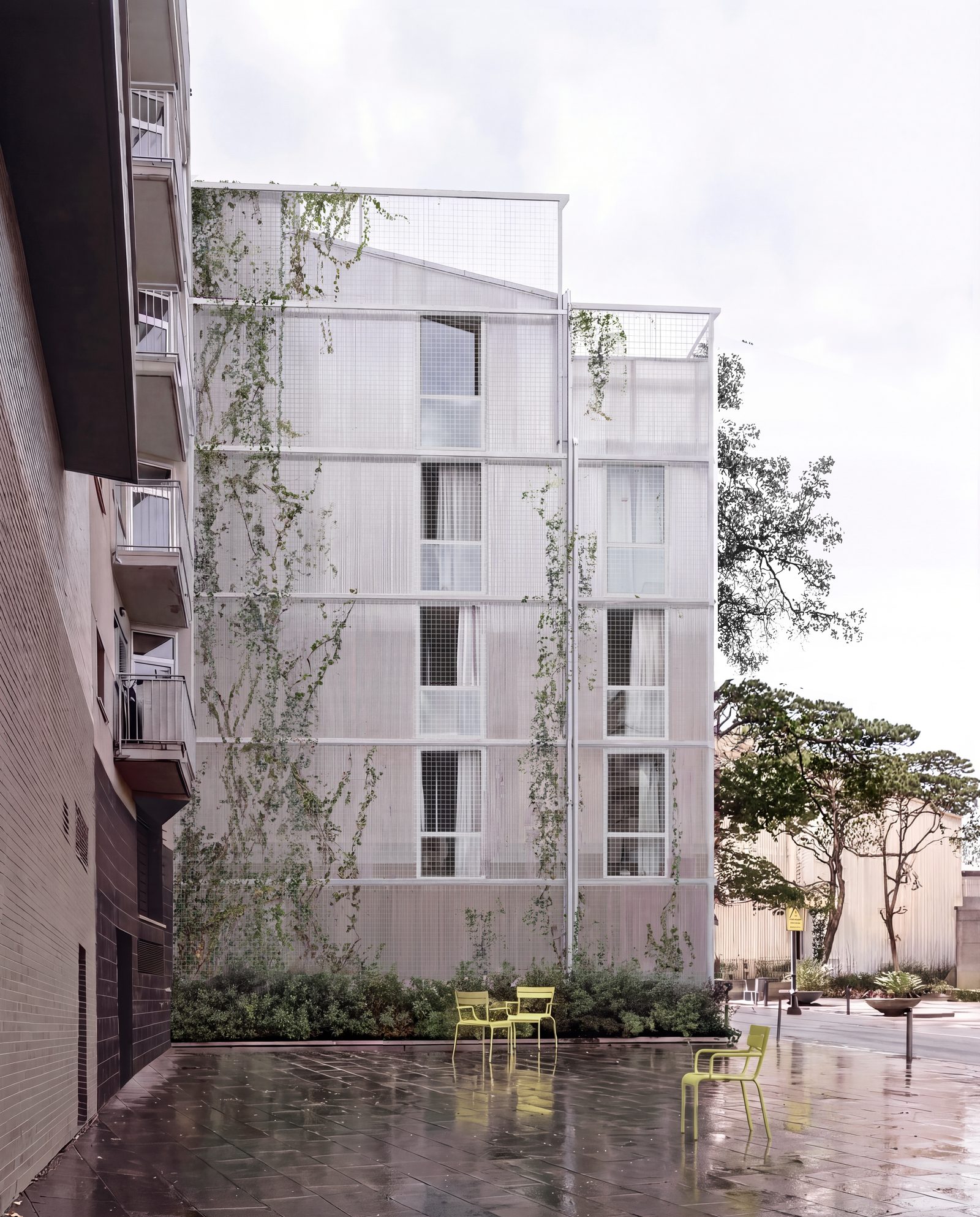 007: LIVING SCREEN — Facade renovation, 190 m², Barcelona, Placeta de Grau, 2024